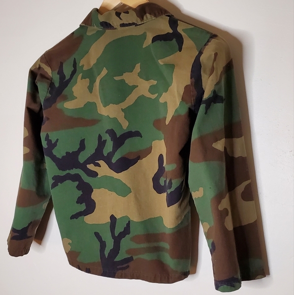 Camouflage Short Button-Up Jacket with Flapped Pockets - Picture 8 of 12